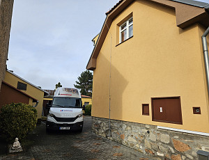 Zateplení stropu rodinného domu pomocí foukané izolace